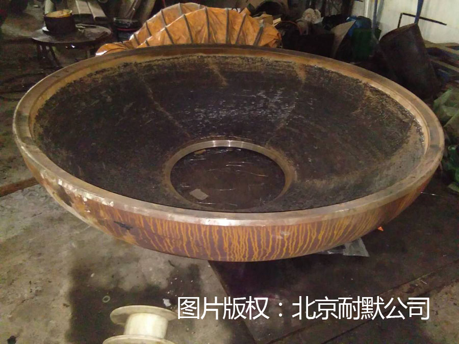 碳化鉻復合式耐磨鋼板的生產現狀 碳化鉻復合式耐磨鋼板的生產現狀